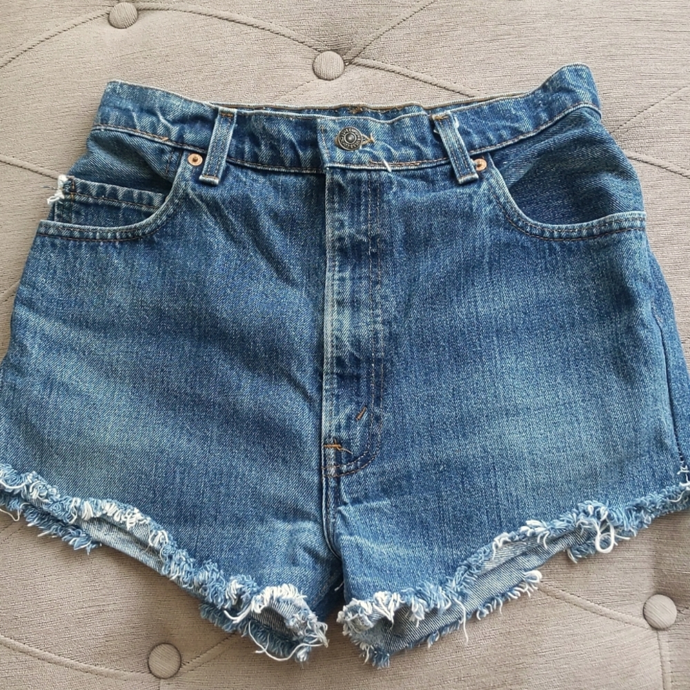 [Levi's] distressed denim shorts